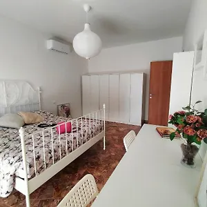 Liz's House, Super Servito A Florence